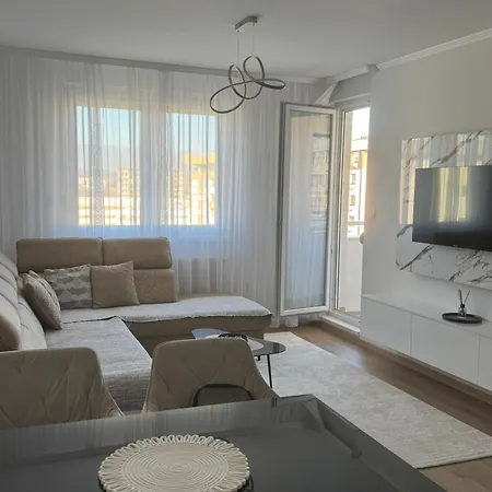 Stan Na Dan Antarctica Istocno Sarajevo Jezero